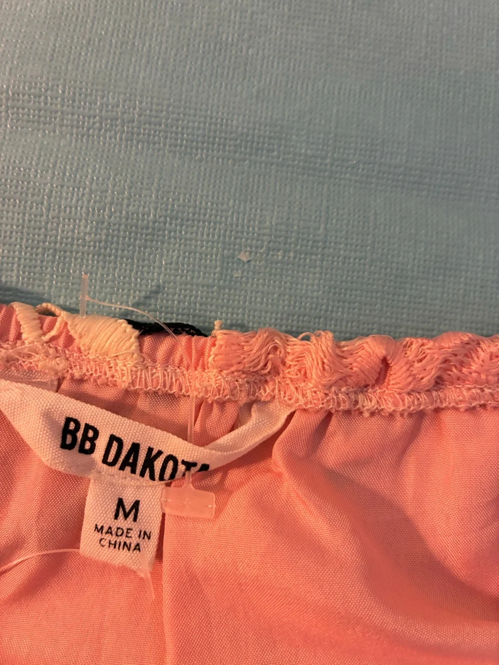 BB Dakota Pink Floral Lace Crochet Short Sleeve Top Size Medium - Picture 4 of 6